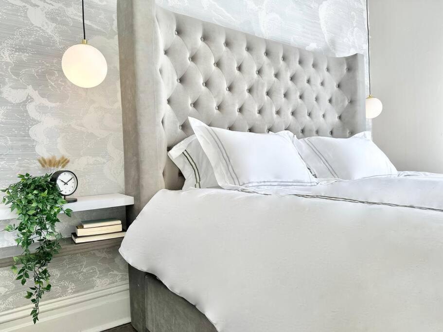 The Warhola Bloomfield By Luxe Pgh *